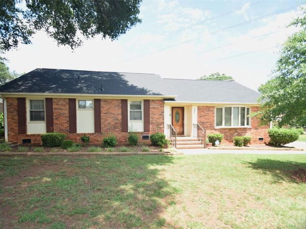 531 Seneca Place , Charlotte, NC 28210
