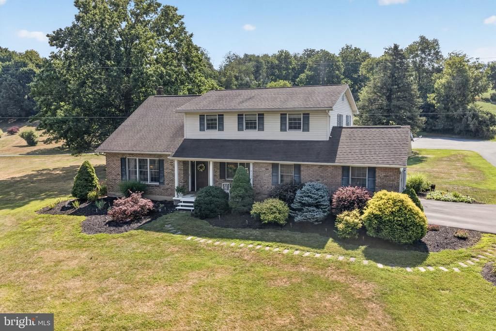 4124 LAWTON COURT , SCHNECKSVILLE, PA 18078