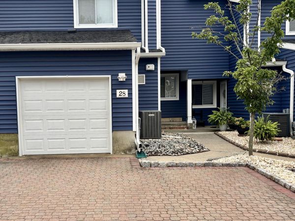 28 Spring Court, Tinton Falls, NJ 07724