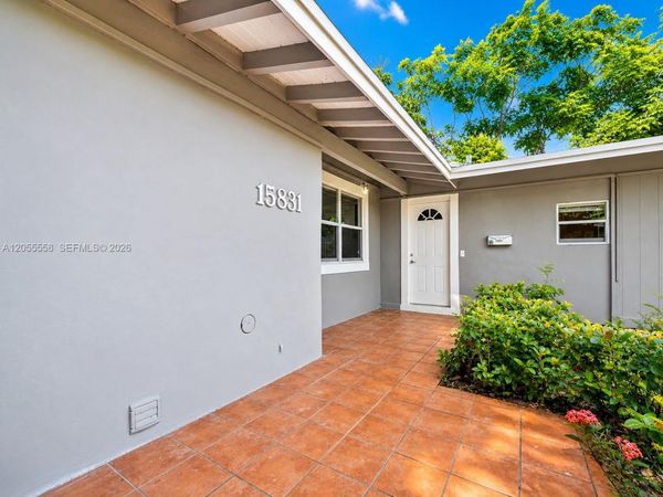 15831 Palmetto Club Dr, Miami, FL 33157