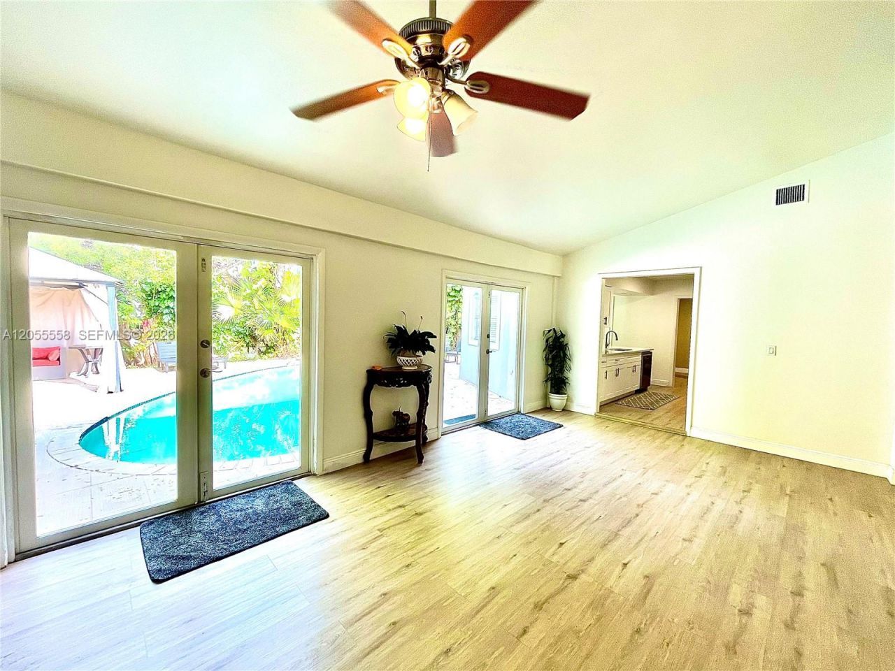 15831 Palmetto Club Dr, Miami, FL 33157 Photo