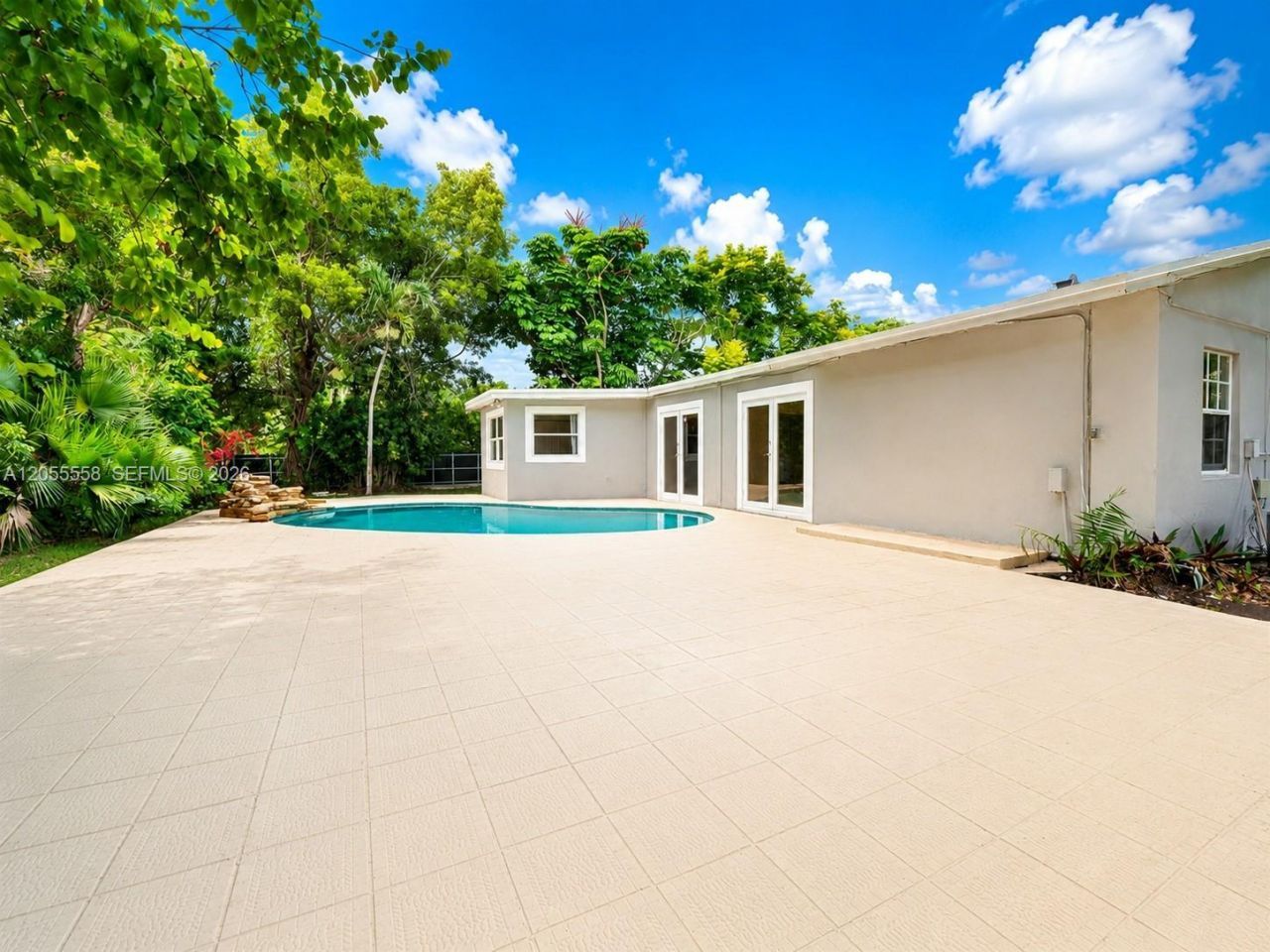 15831 Palmetto Club Dr, Miami, FL 33157 Photo