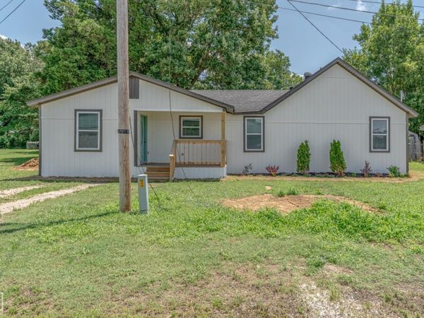 105 School Street, Bay, AR 72411