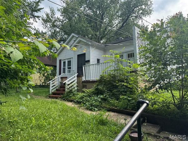 2426 Mary Avenue , St Louis, MO 63136