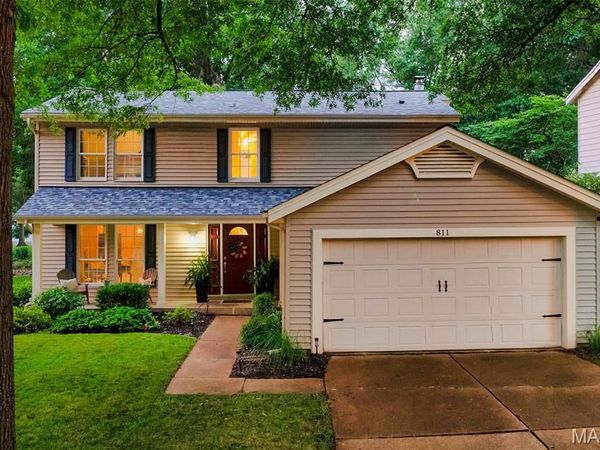 811 Weatherwood, Manchester, MO 63021