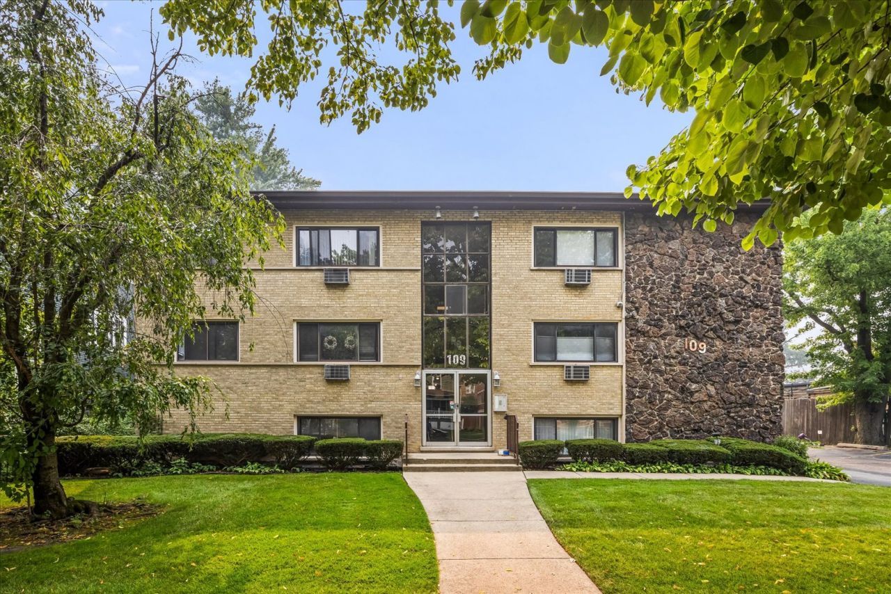 109 S Elmwood Avenue , Oak Park, IL 60302