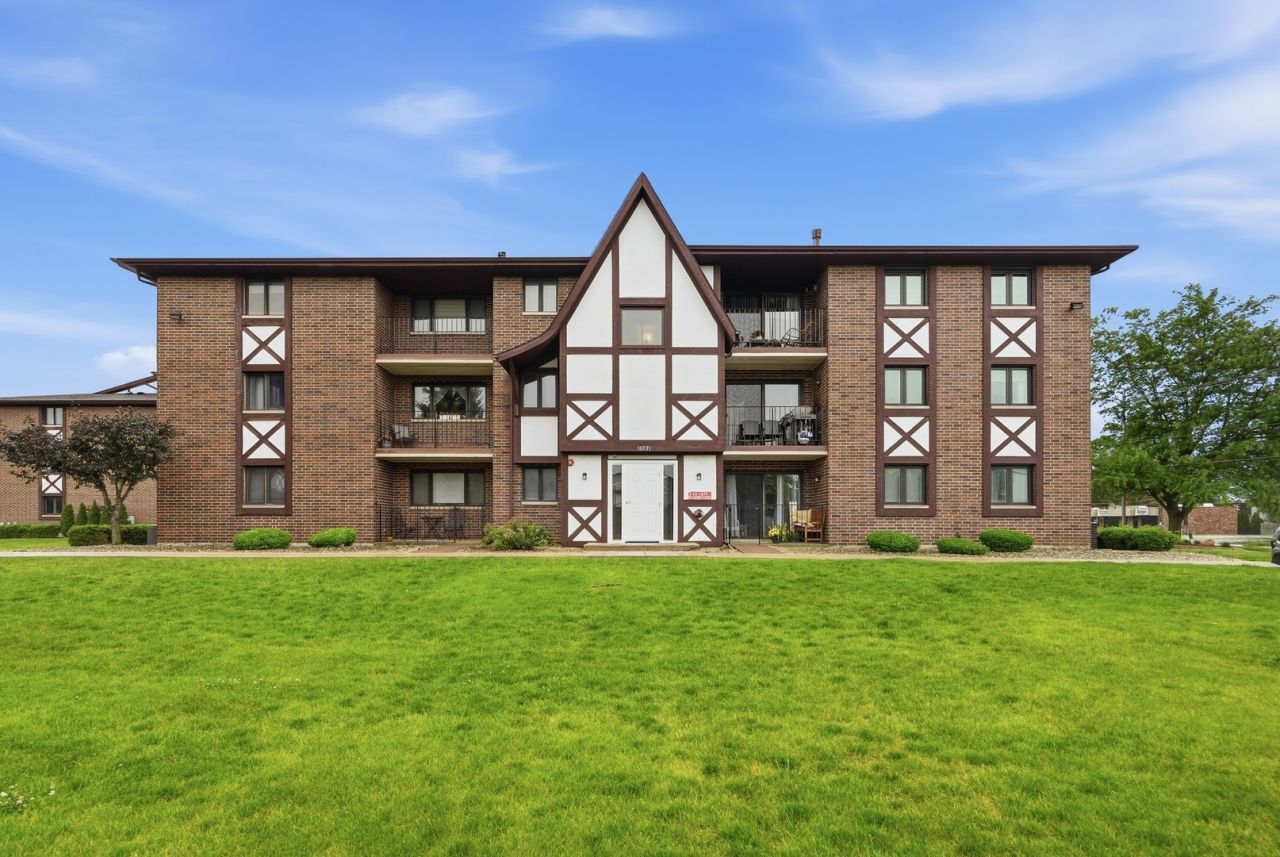 10521 S Roberts Road , Palos Hills, IL 60465