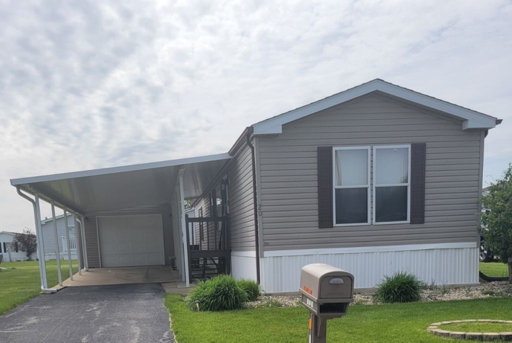 20 Swallow Lane , Beecher, IL 60401
