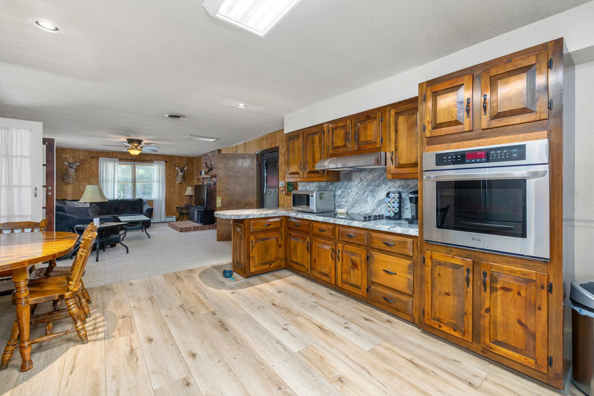 138 Heatleys End Road Photo 8