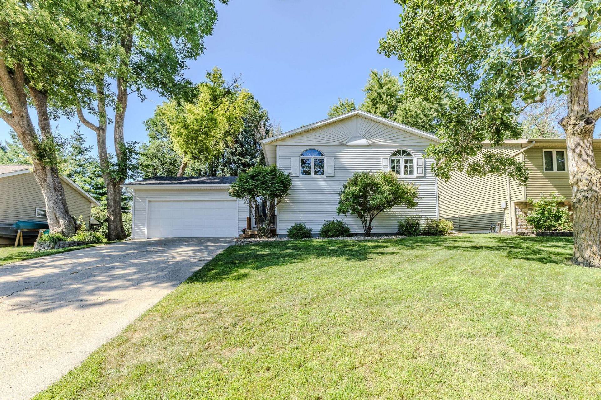 110 24th Street, Spirit Lake, IA 51360 Main Photo