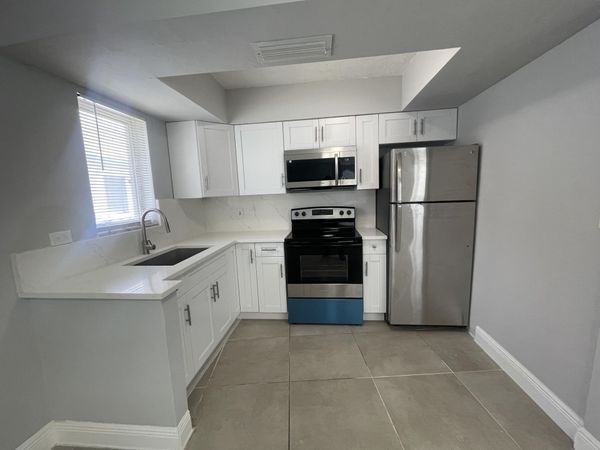 921 SW 10TH Drive, Unit 3, Pompano Beach, FL 33060