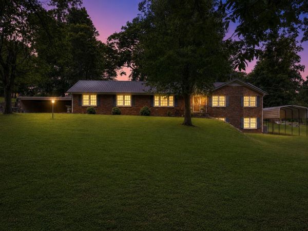 102 Jefferson Dr , Columbia, TN 38401