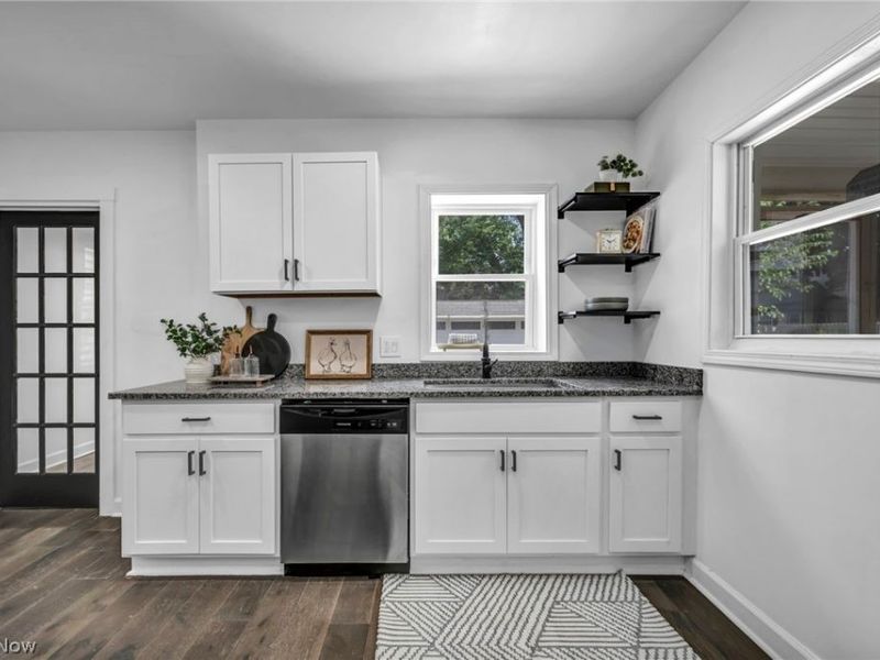 3210 Monroe Avenue, Cleveland, OH 44113 Photo 6
