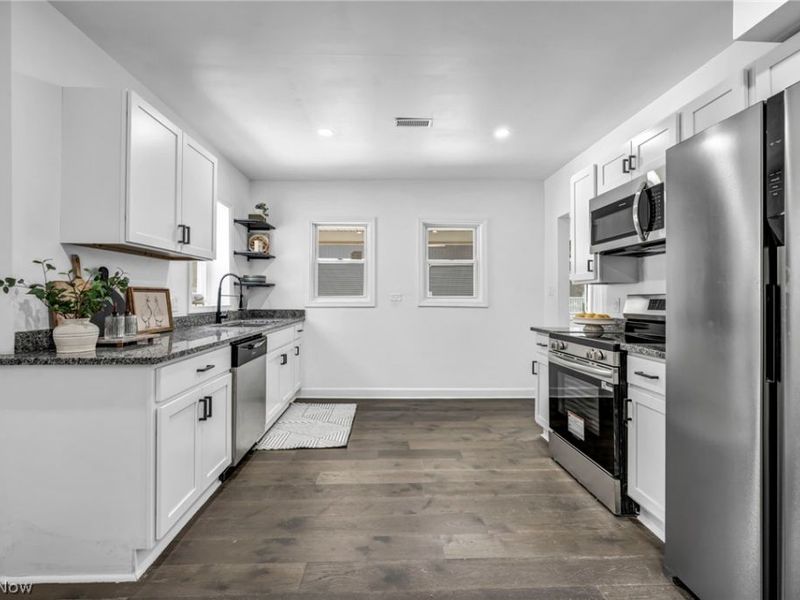 3210 Monroe Avenue, Cleveland, OH 44113 Photo 7