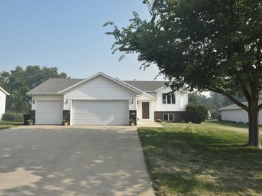 1002 W 2nd Street, Zumbrota, MN 55992