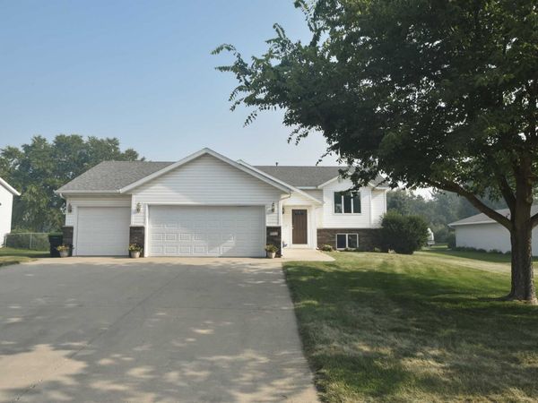 1002 W 2nd Street , Zumbrota, MN 55992