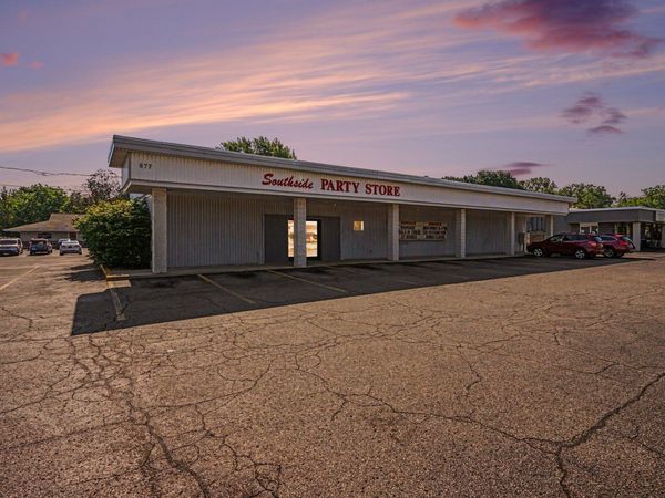 877 Washington Avenue, Holland, MI 49423