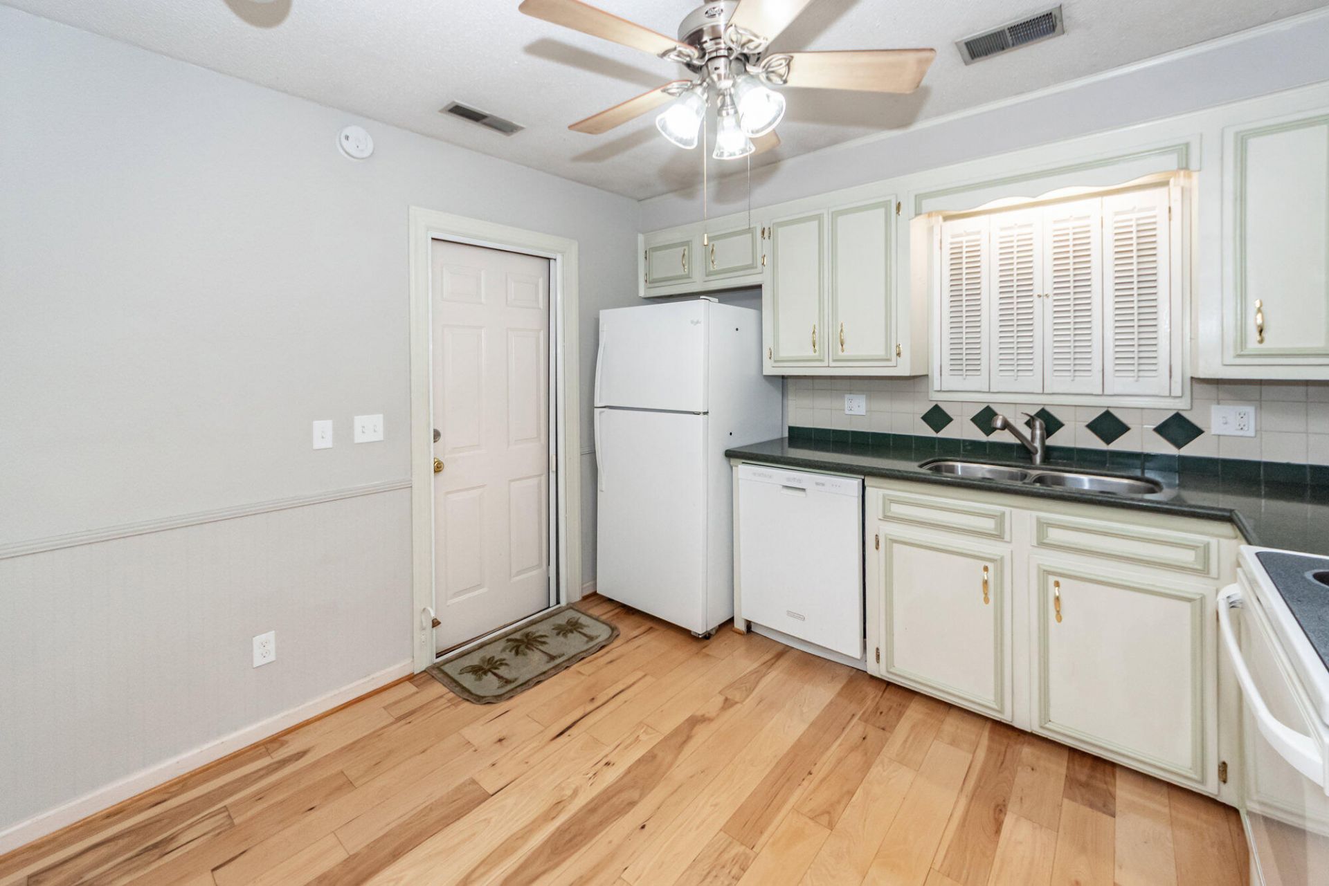 114 Winston Way Photo 12