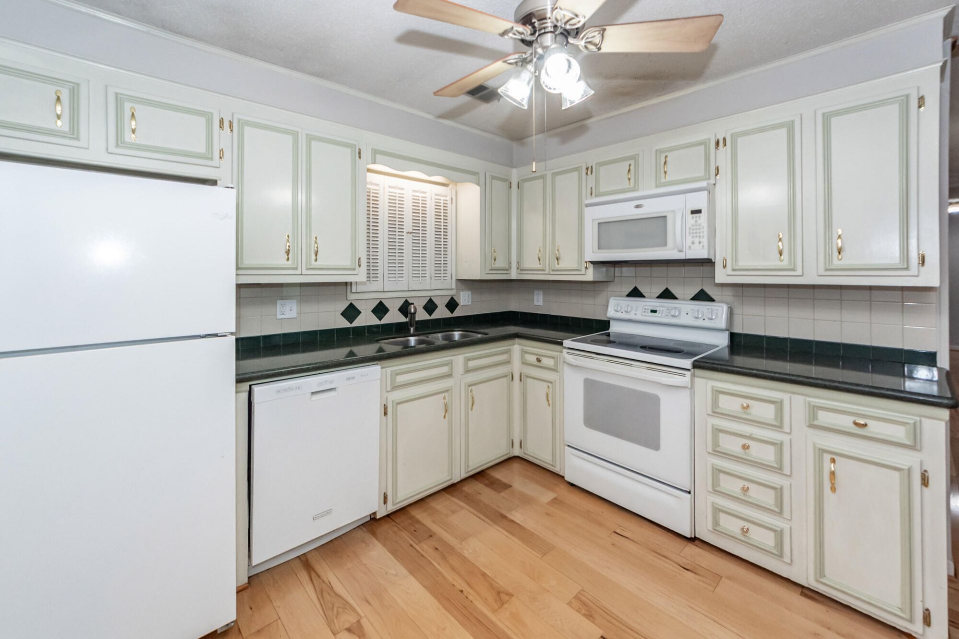 114 Winston Way Photo 13
