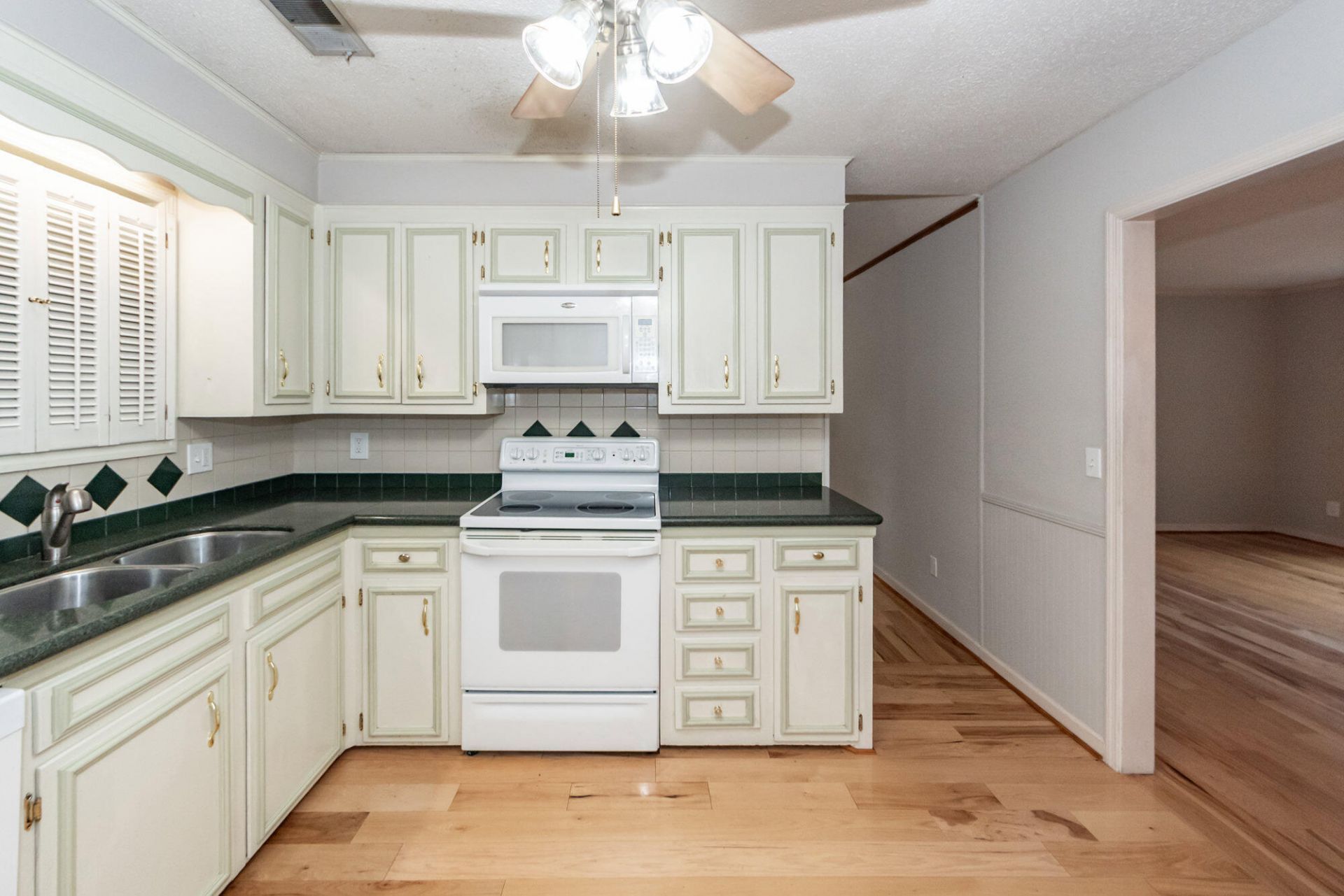 114 Winston Way Photo 14
