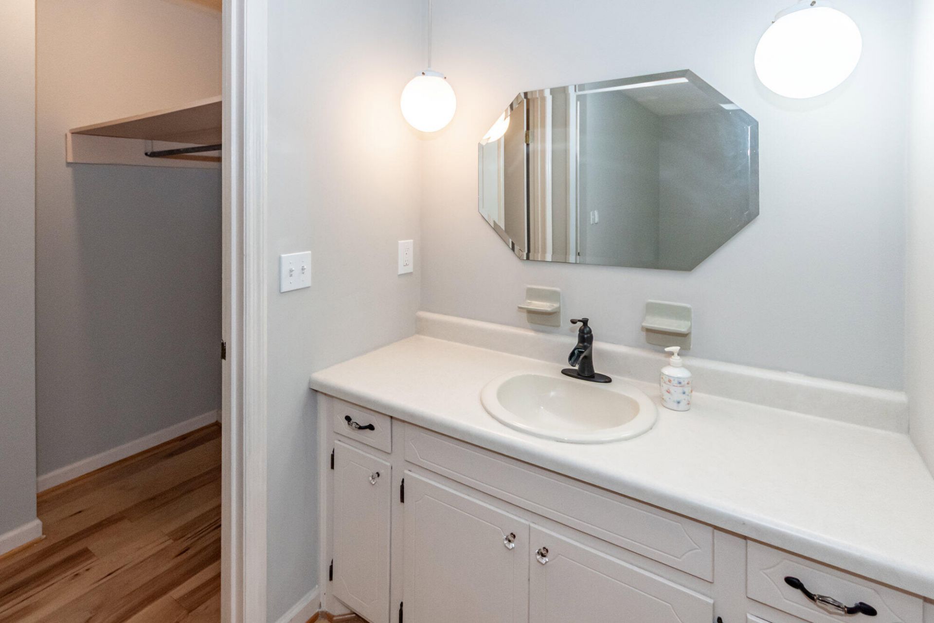114 Winston Way Photo 28