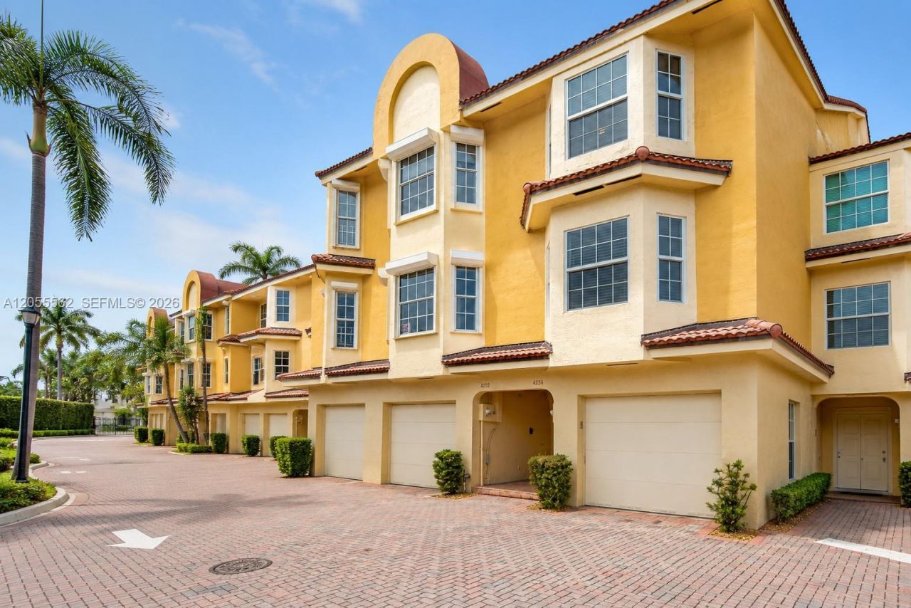 4234 N Ocean Dr , Hollywood, FL 33019 Photo