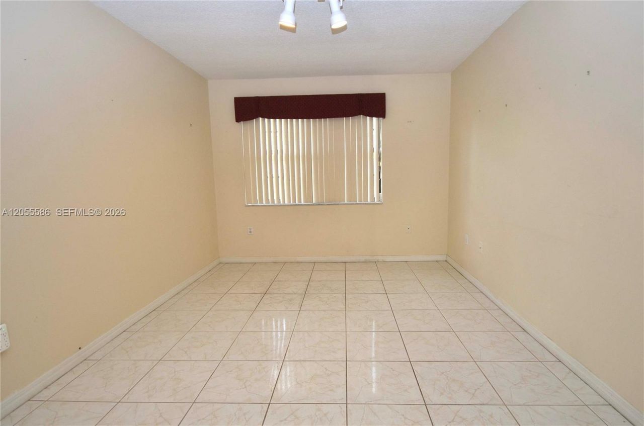 8727 NW 150th Ter, Miami Lakes, FL 33018 Photo