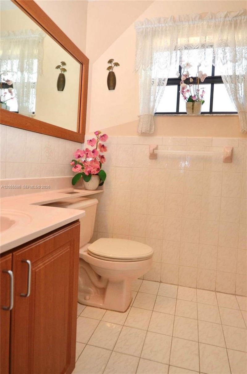8727 NW 150th Ter, Miami Lakes, FL 33018 Photo