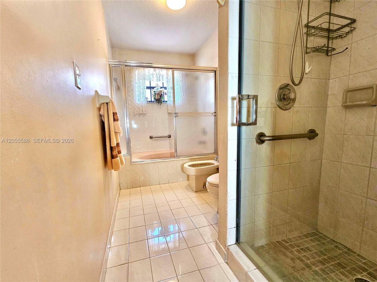 8727 NW 150th Ter, Miami Lakes, FL 33018 Photo