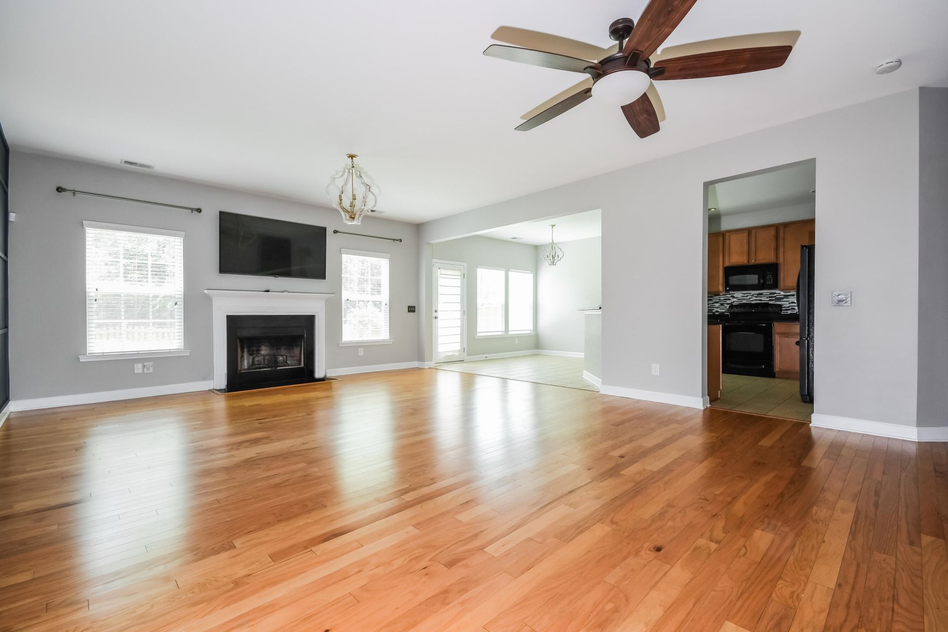 233 Maywood Drive Photo 4