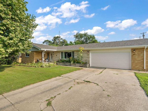 124 6th Avenue NW, DeMotte, IN 46310