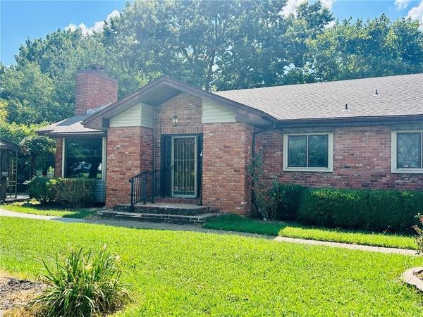 108 Crestview Drive, Parsons, KS 67357