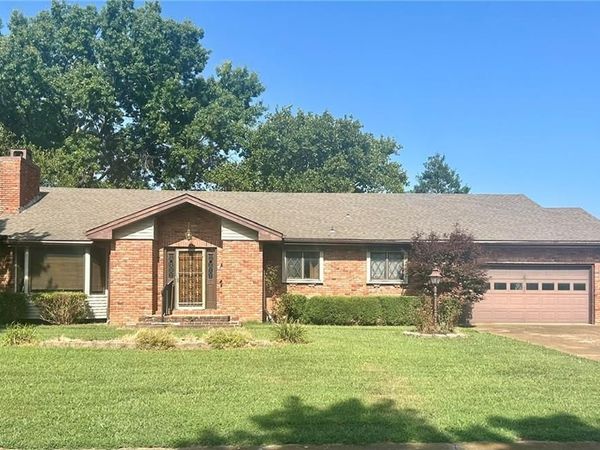 108 Crestview Drive, Parsons, KS 67357