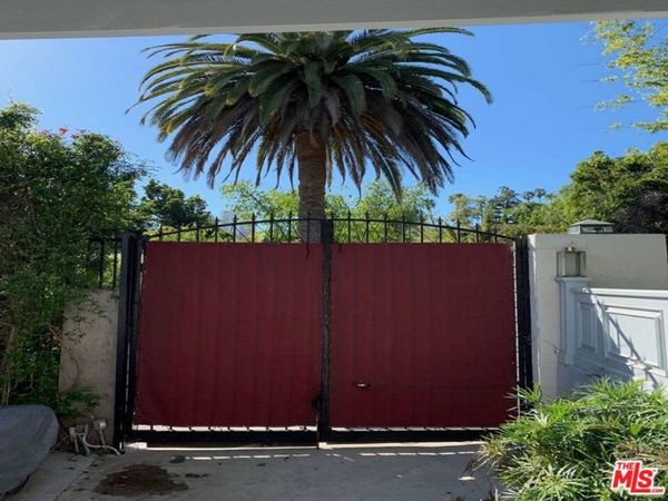 1215 N Hilldale Avenue , Los Angeles, CA 90069