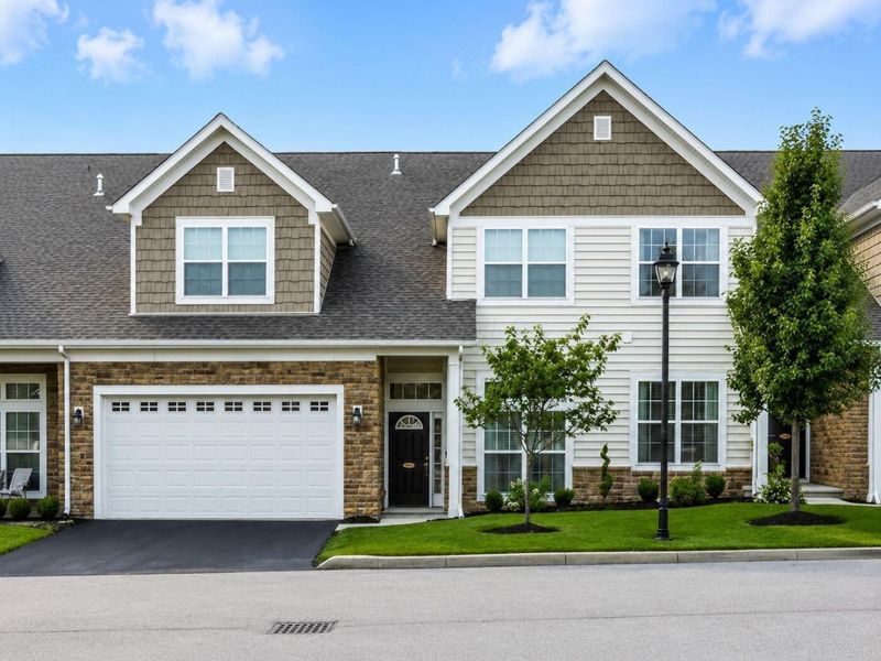 4557 Newport Loop E, Grove City, OH 43123 Photo 1