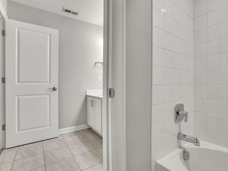 4557 Newport Loop E, Grove City, OH 43123 Photo 30