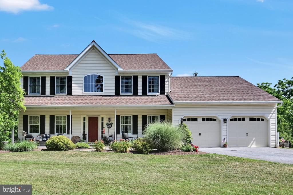 21 SPRING MEADOW LANE , READING, PA 19606