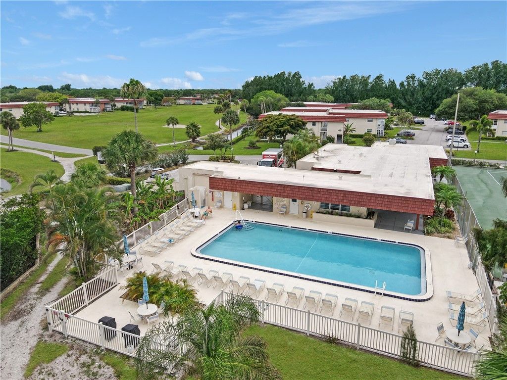 52 Woodland Drive, Unit 103, Vero Beach, FL 32962 Photo