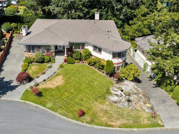 1110 Totem Lane , Saanich, BC V8Y 1E8