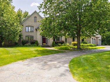 24 Roxbury Lane, Pittsford, NY 14534