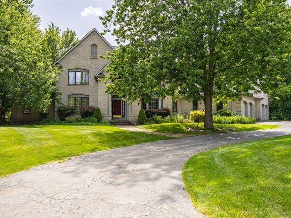 24 Roxbury Lane , Pittsford, NY 14534