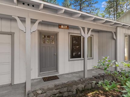 917 Rainbow Drive, South Lake Tahoe, CA 96150 Photo