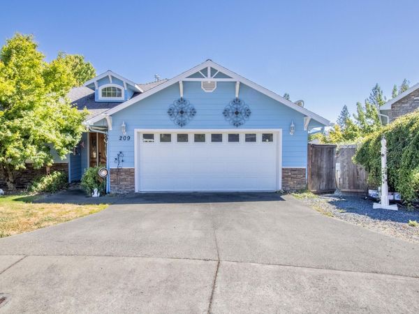 209 NW Stone Fly Court, Grants Pass, OR 97526