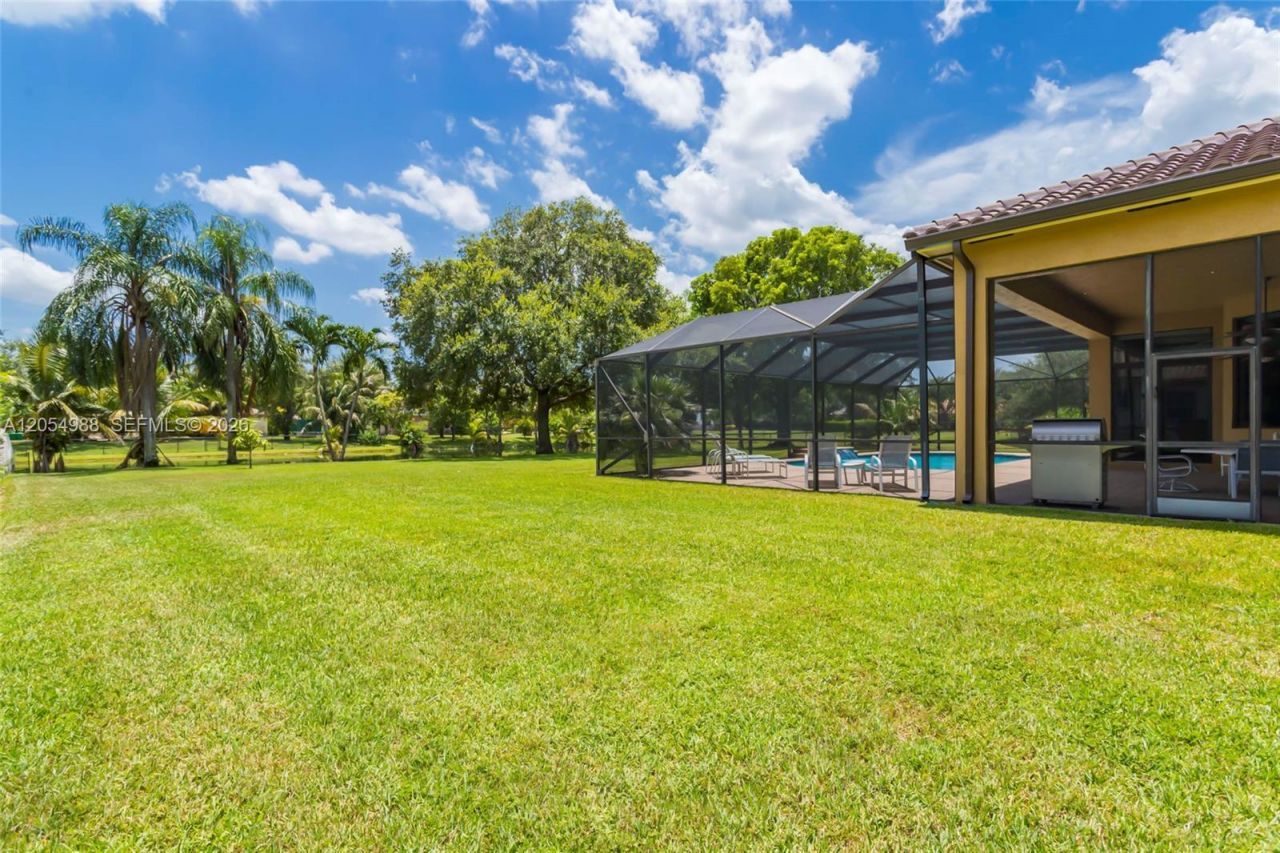 13860 SW 40th St, Davie, FL 33330 Photo
