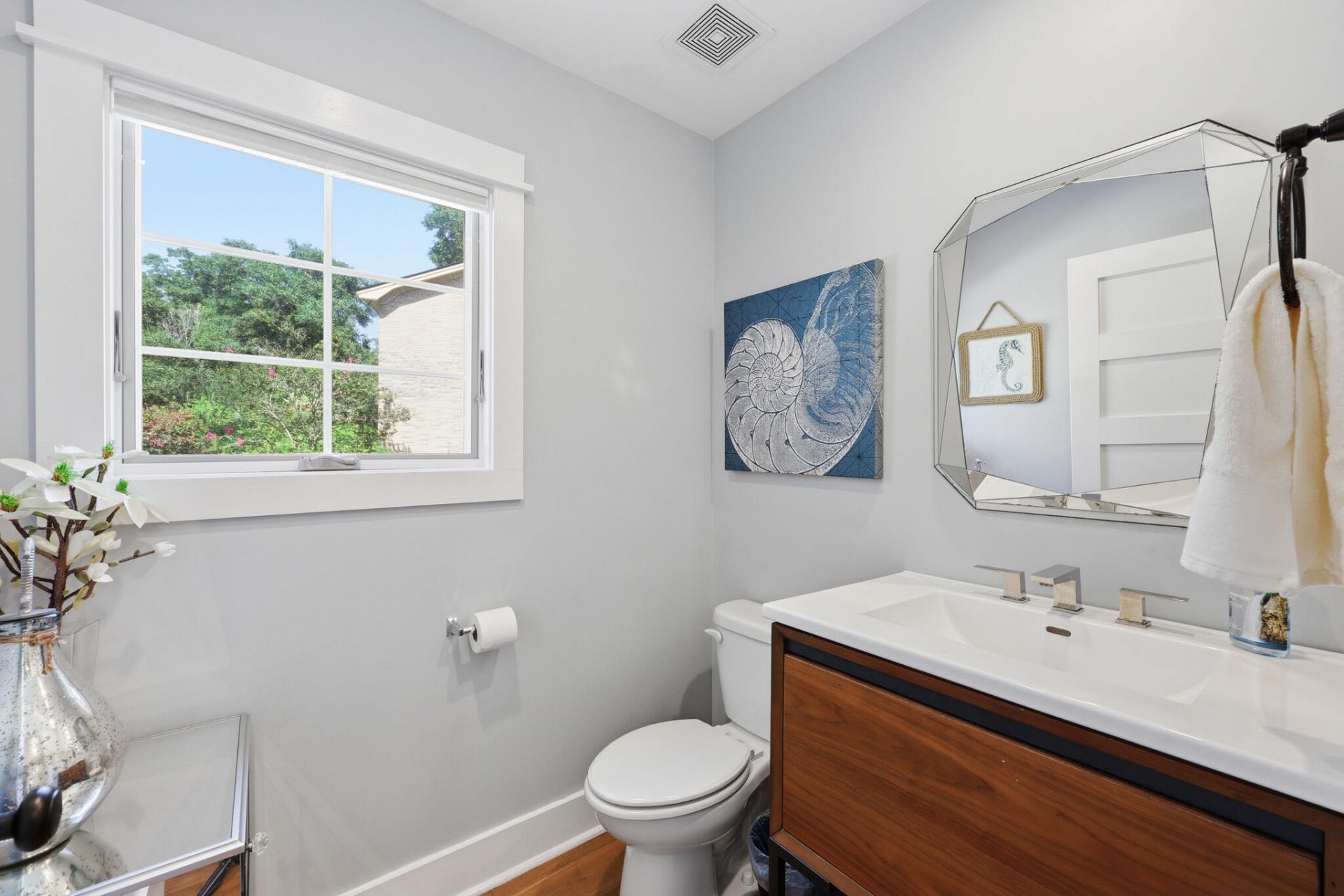 678 Edmonds Drive Photo 33