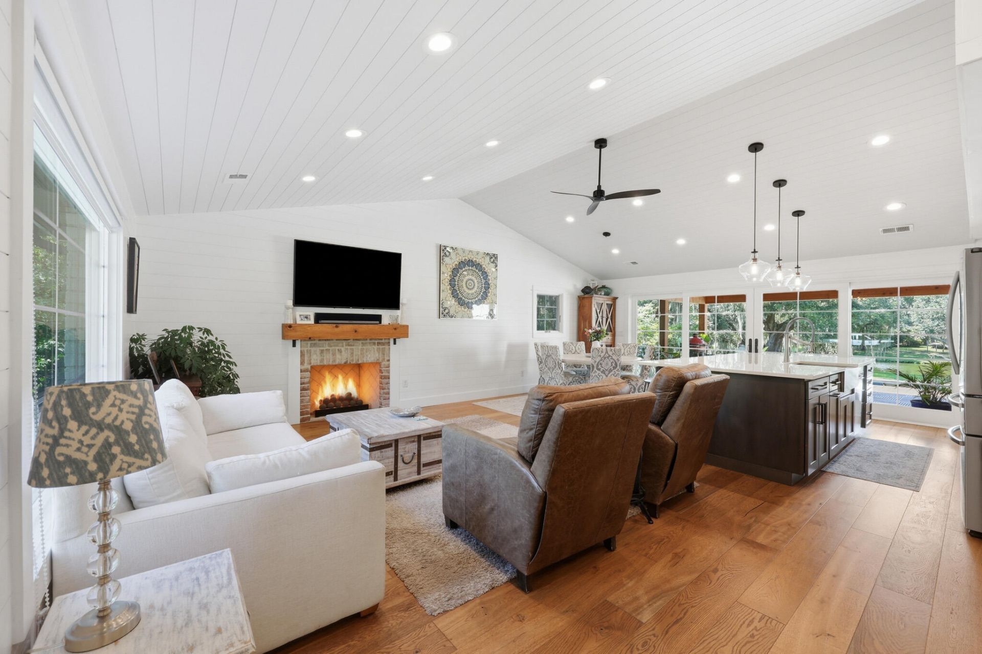 678 Edmonds Drive Photo 7