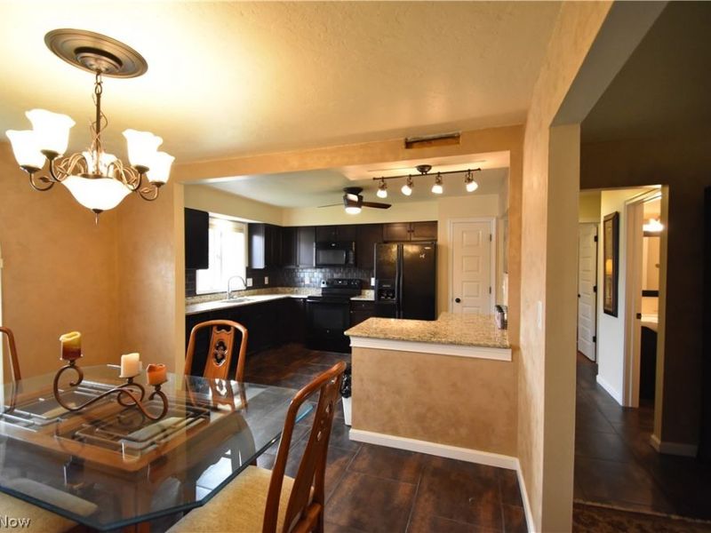 901 Pearson Circle, Unit 2, Boardman, OH 44512 Photo 10