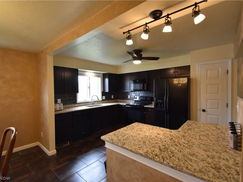 901 Pearson Circle, Unit 2, Boardman, OH 44512 Photo 5