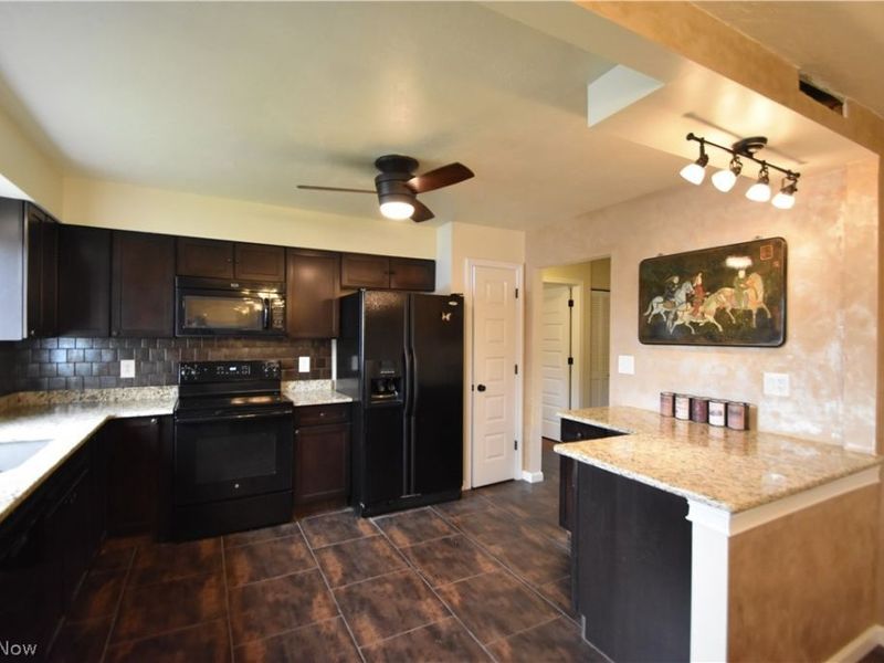 901 Pearson Circle, Unit 2, Boardman, OH 44512 Photo 6