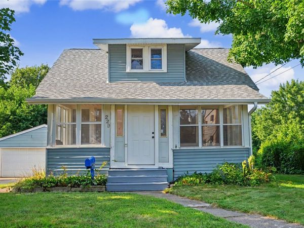 229 28th Street DR, Cedar Rapids, IA 52403